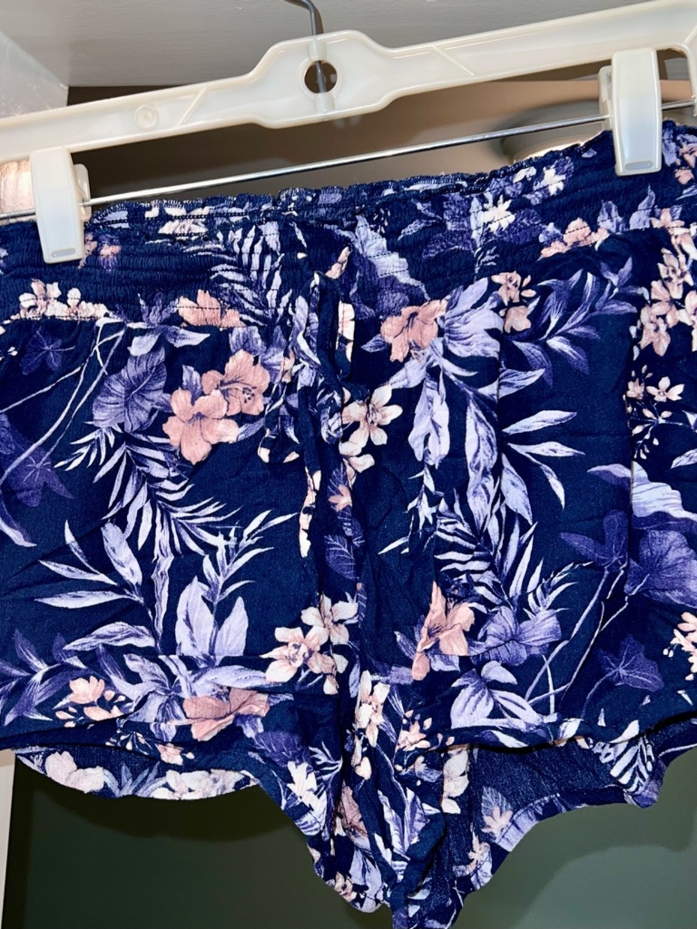 American Eagle Outfitters Floral Knit Elastic Waist Women's Shorts - Navy Pink